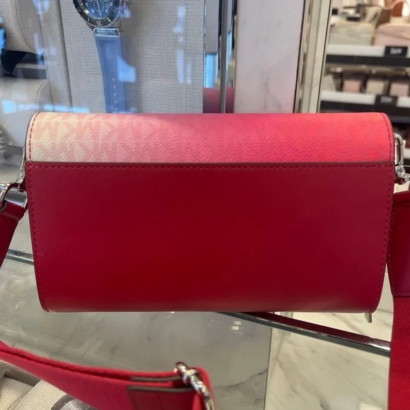 MICHAEL KORS Jet Set Large Ombré Signature Logo Crossbody Bag
Dark Raspberry - Picture 15 of 16